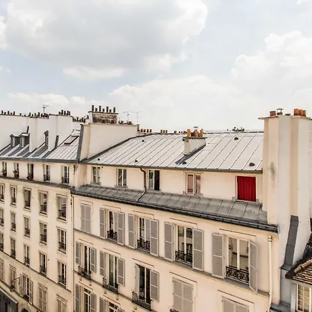 Beautiful & Bright Studio In The Heart Of Paris