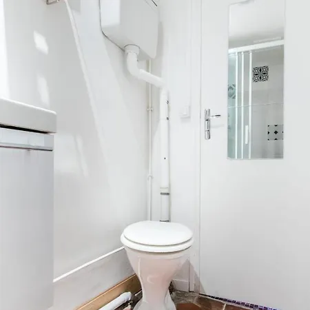 Beautiful & Bright Studio In The Heart Of Paris Apartment