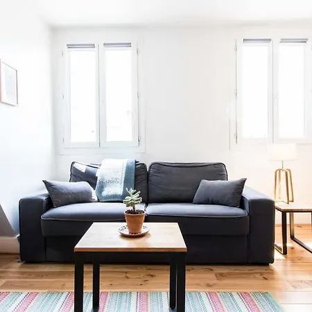 Beautiful & Bright Studio In The Heart Of Paris