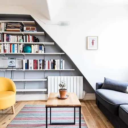 Beautiful & Bright Studio In The Heart Of Paris Apartment